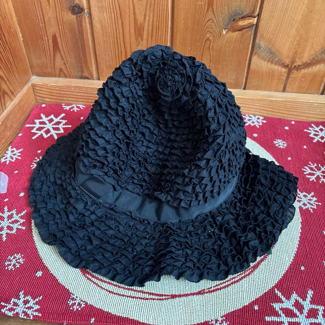 黒いフリルデザインのカジュアルハットワンダフルワールドピコフリル