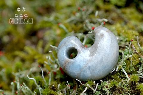 【入りコン沢・青・高品質】糸魚川翡翠輝石・勾玉　約8.1g・2.3cm