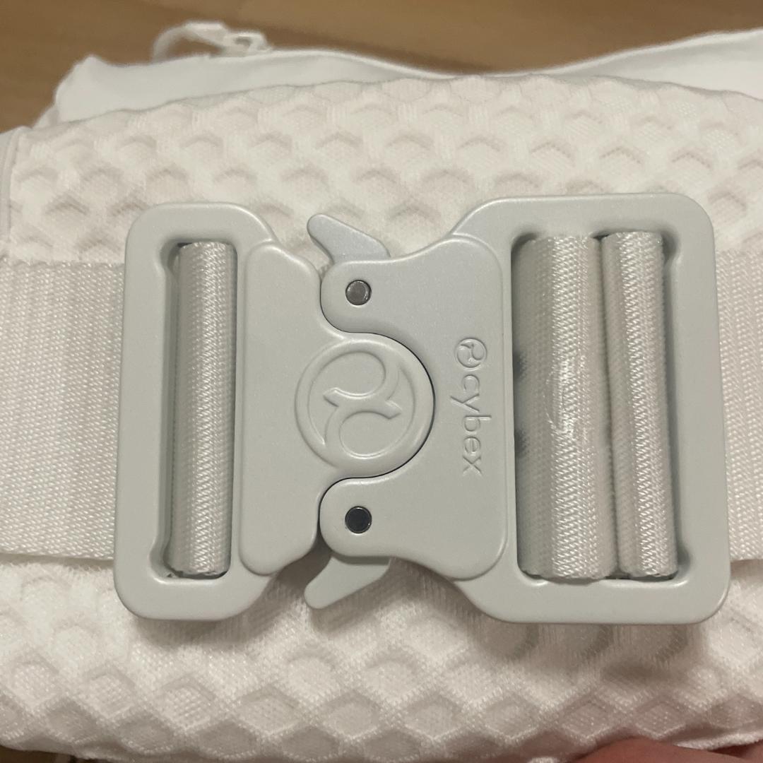 プロフ必須 新品・未使用＊ベビーキャリア「cybex」 《箱付き》白