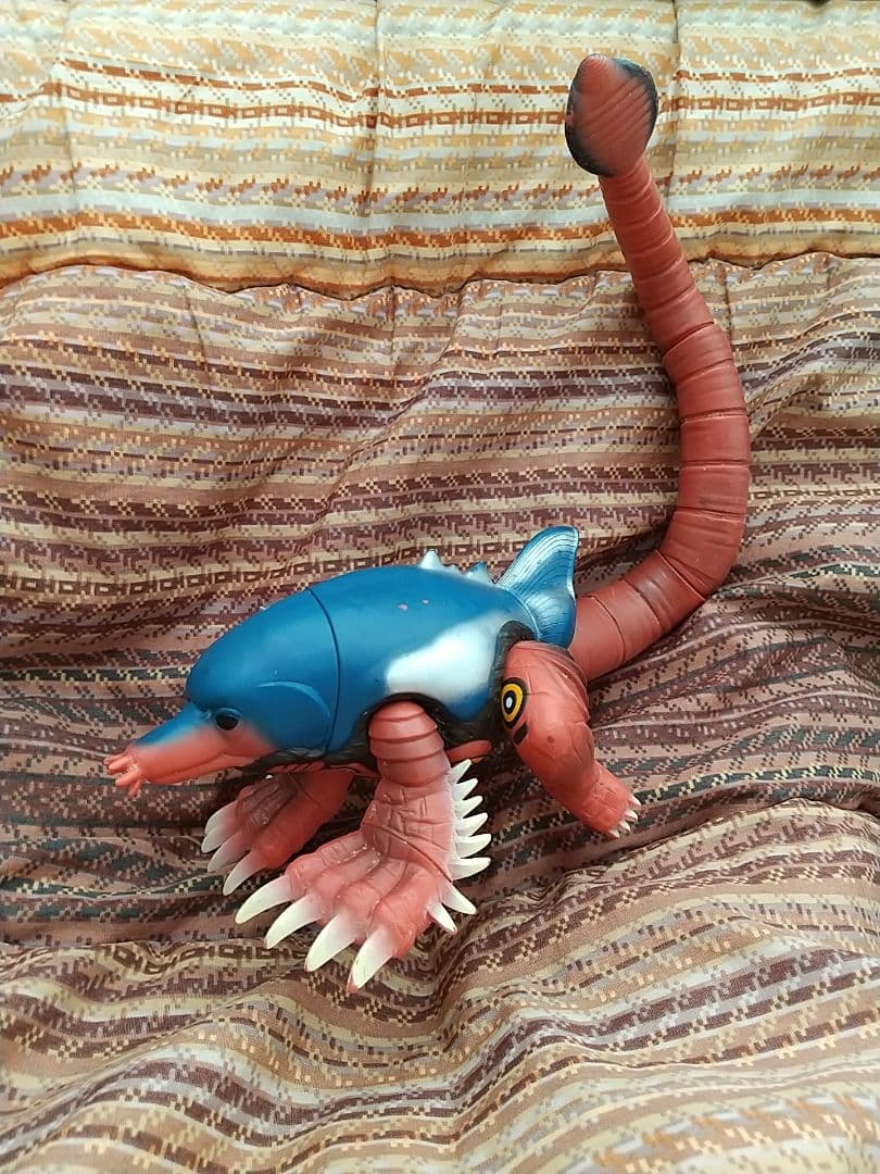 ウルトラマンコスモス 怪獣 モグルドン ソフビ - メルカリ
