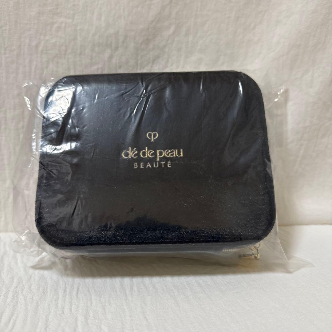 新品未開封】クレドポーボーテ ホリデーコレクションオリジナルポーチ