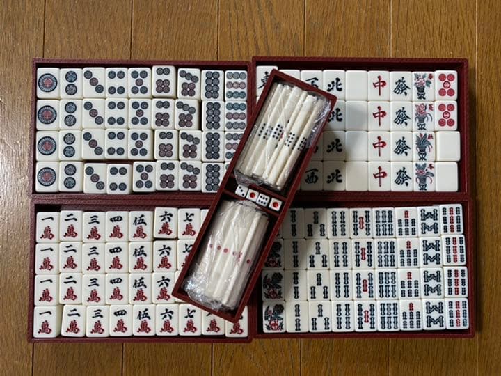 最終値下げ中】麻雀牌一式 ケース、得点早見表付き 樹脂製