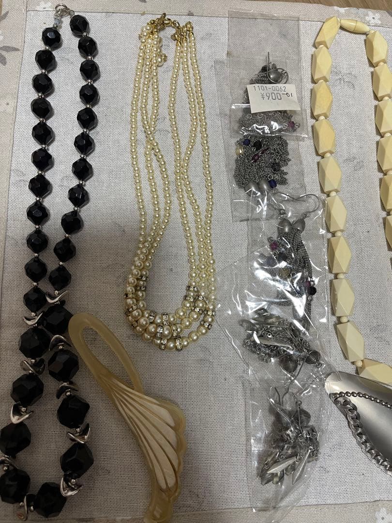 遺品整理 アクセサリー まとめ売り - メルカリ
