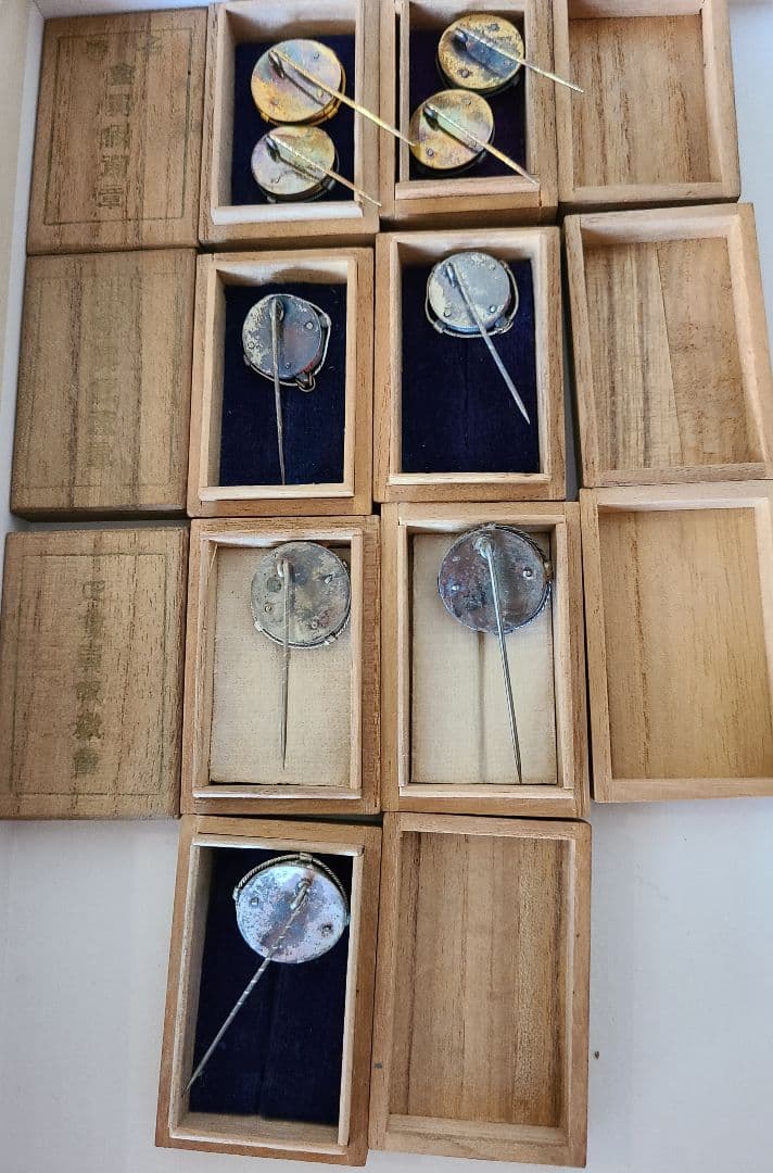 特別会員假微章　名誉会員假微章　正会員假微章　終身正会員假微章　合計9個　箱7個