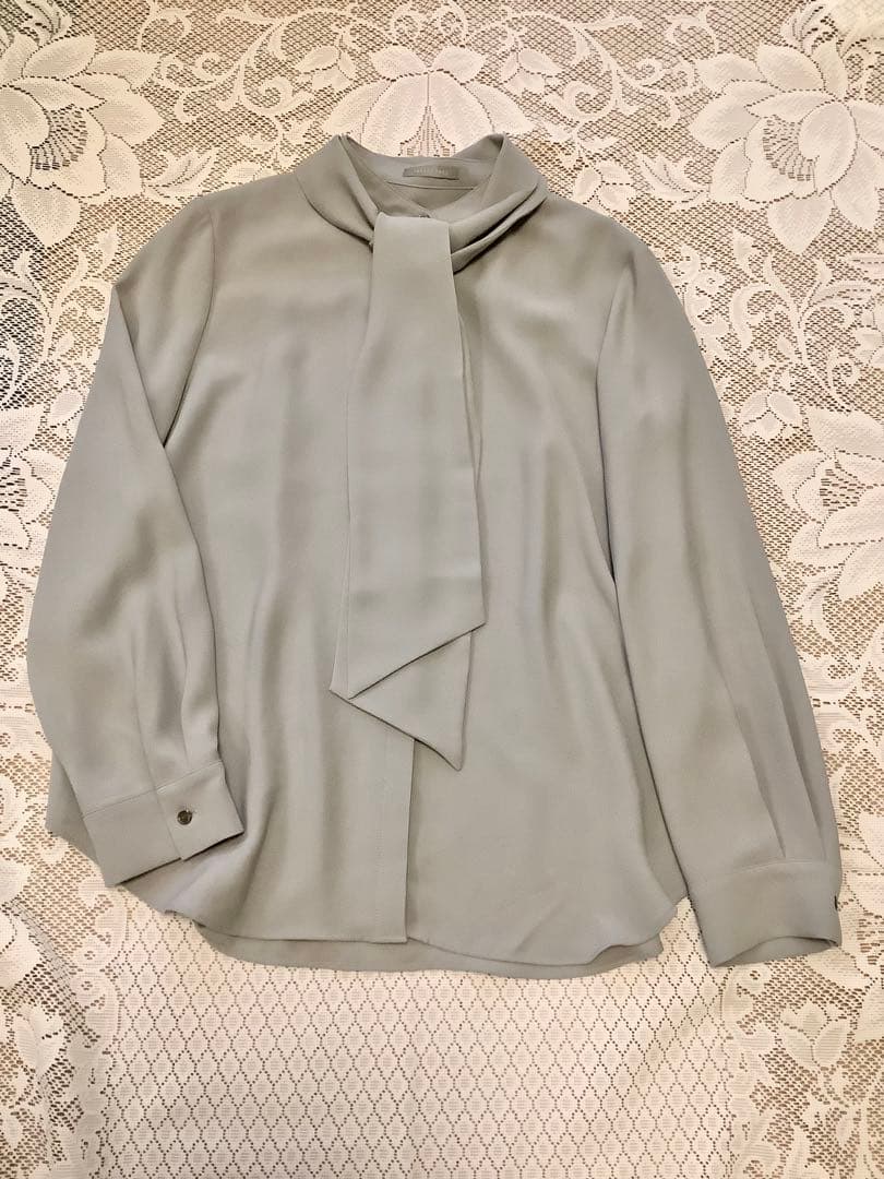 Theory Luxe ボウタイ取り外し可能ブラウス 2way ブルーグレー - メルカリ