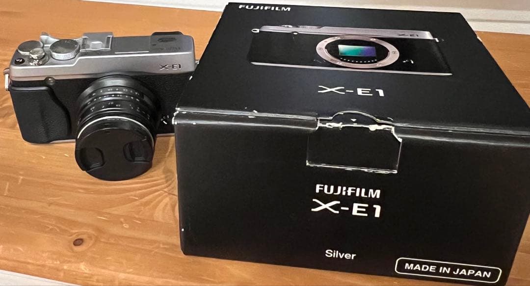 【箱付き美品】FUJIFILM X-E1 一眼レフカメラ　シルバー Amazon | FUJIFILM ミラーレス一眼レフカメラ X-E1 ボディ 1630万画素