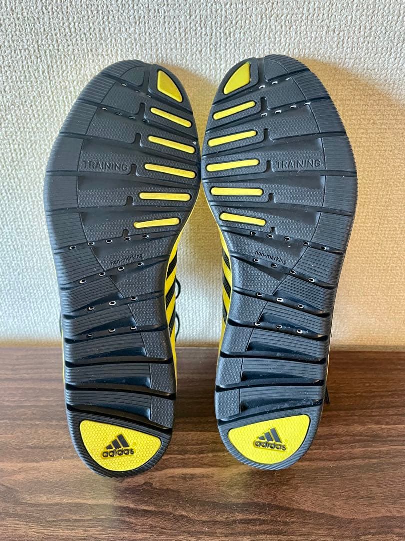adidas　トレーニングシューズ　27.5cm 新品