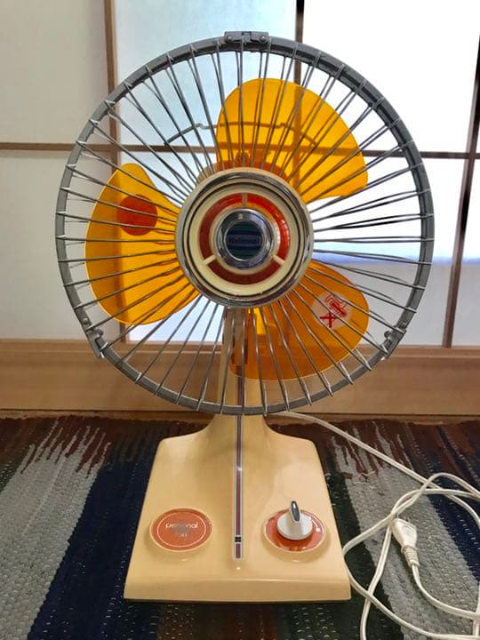 昭和レトロ オレンジ 小型扇風機 送料込 - メルカリ