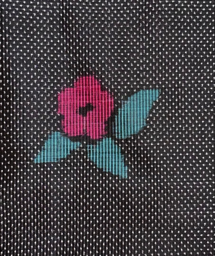 大島紬 かわいい 黒地 あられに椿 7マルキ - メルカリ