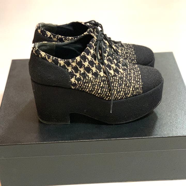 CHANELシャネルの厚底シューズ　スニーカー23.5㎝ CHANEL（シャネル） スニーカー 23.5cm ファレルウィリアムス CHANEL