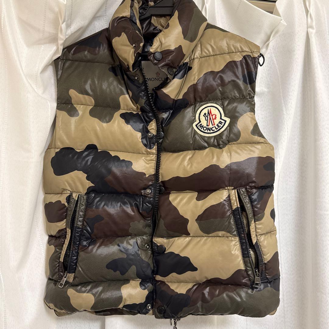 MONCLER モンクレール 迷彩ダウンベスト - メルカリ