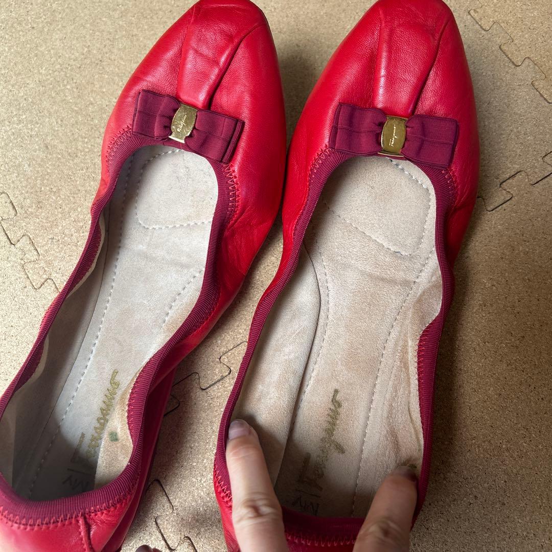 【フェラガモ】フラットシューズ　赤　25.5cm