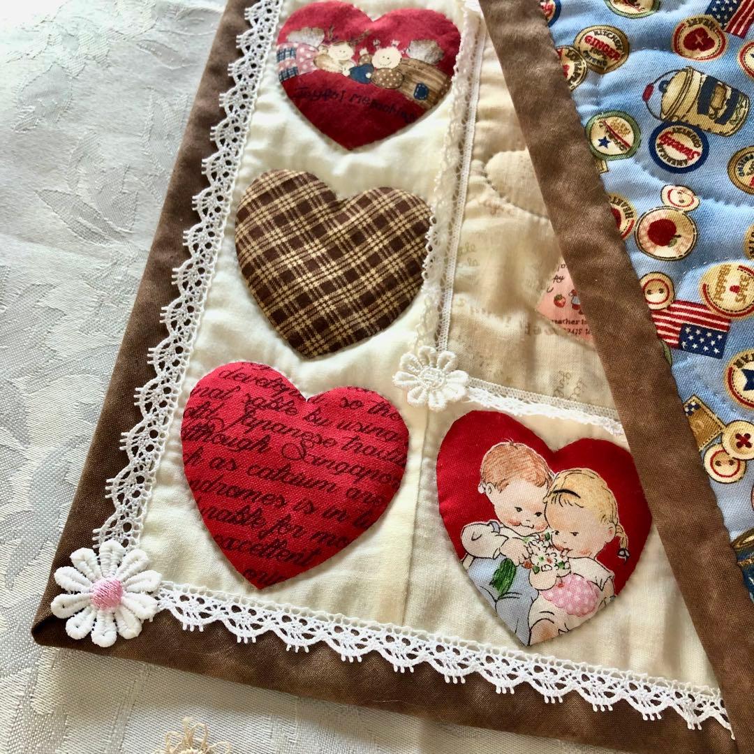 ☆可愛いスーちゃん＆ハートの手作りパッチワークキルト♪タペストリー