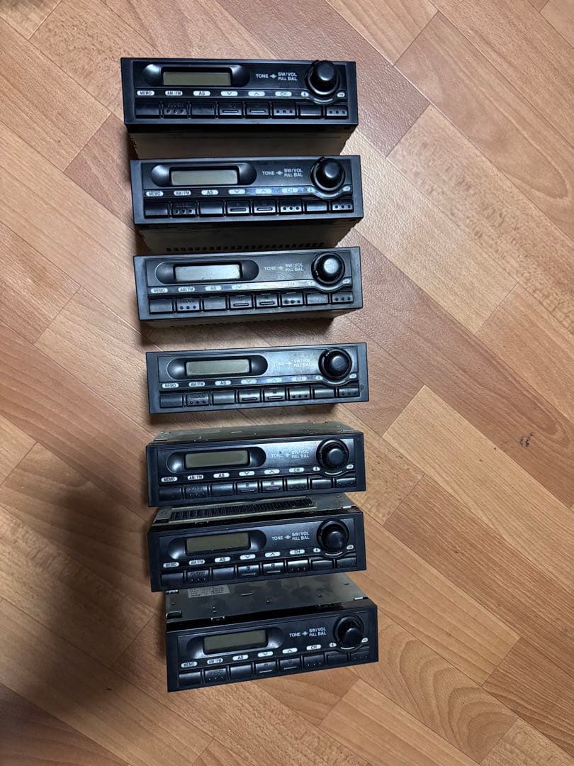 いすゞ エルフ ラジオ　7本　RI-9292B Amazon.co.jp: 新車外し RI-9292 24V 純正ラジオ AM FM 日野いすゞUD