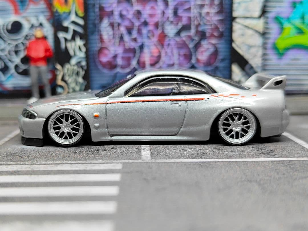 ホットウィールカスタム 日産 R33 GTR 銀 アルミリム☆段リム☆トミカ