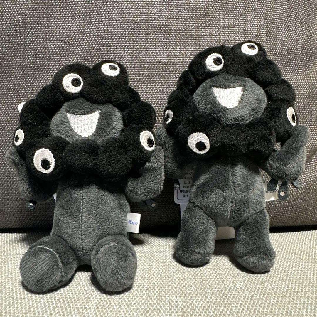 黒ミャクミャク カラビナ付きマスコット 2種セット 座り 立ち ブラック