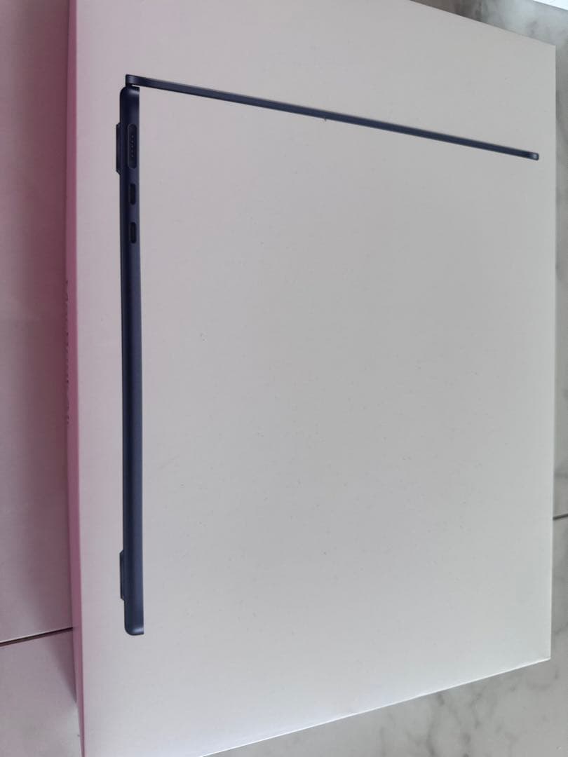 Apple MacBook Air 13.6inch M2チップ