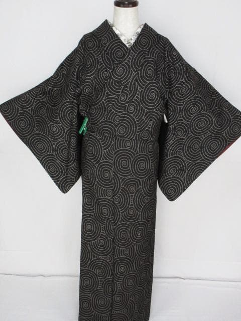 着用少ない！美品＊純泥染＊7マルキ＊本場大島紬＊渦巻き＊着物