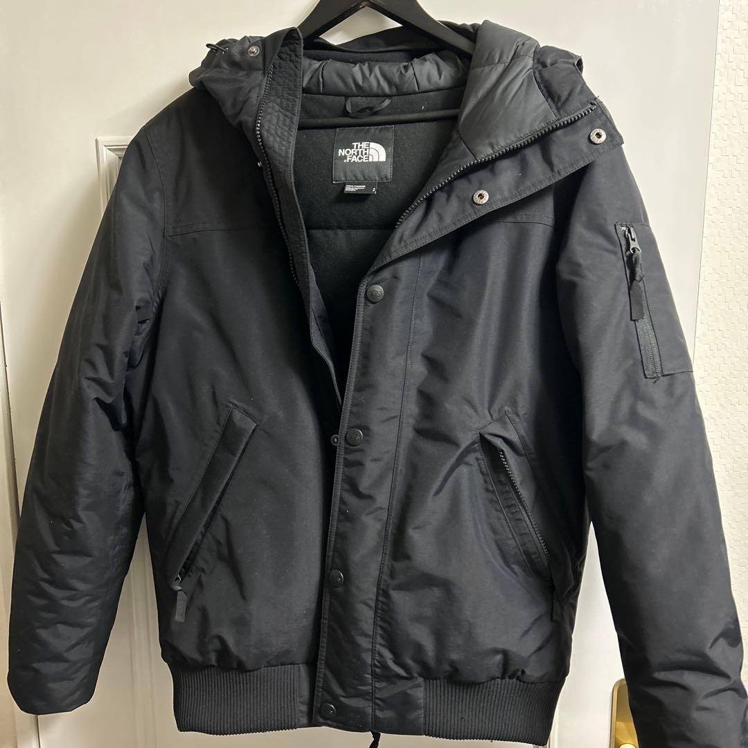 THE NORTH FACE ブラックダウンジャケット S THE NORTH FACE (ザ ノースフェイス) 胸ロゴ フルジップ ダウン
