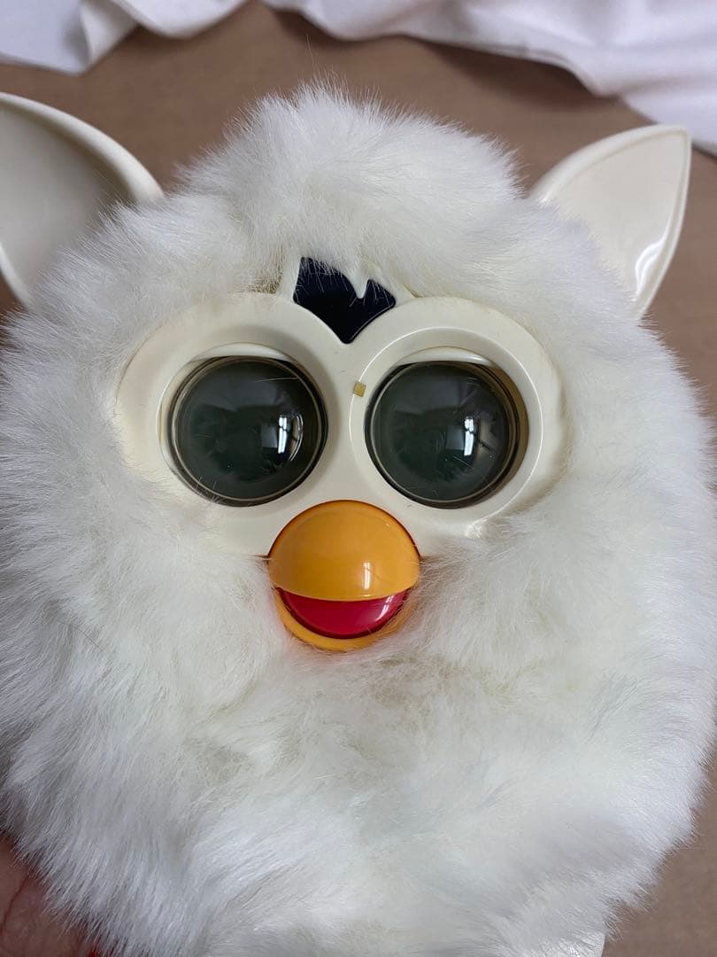 Furby ホワイト 箱付き 動作確認済み - メルカリ