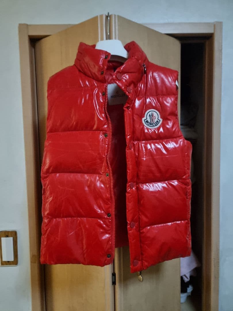 モンクレール ダウンベスト 光沢仕上げ 赤 難あり - メルカリ