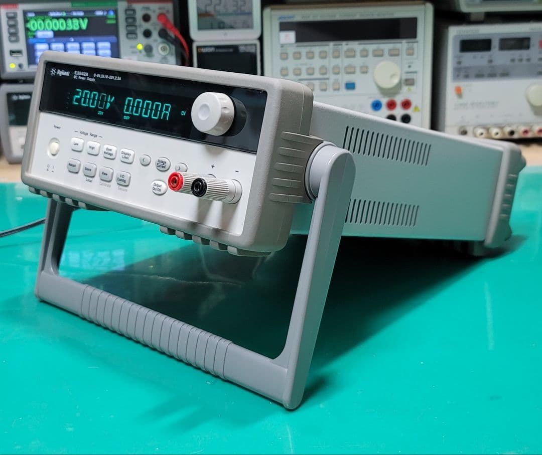 renapoyo様 E3642A 0-8V 5A 0-20V 2.5A DC電源