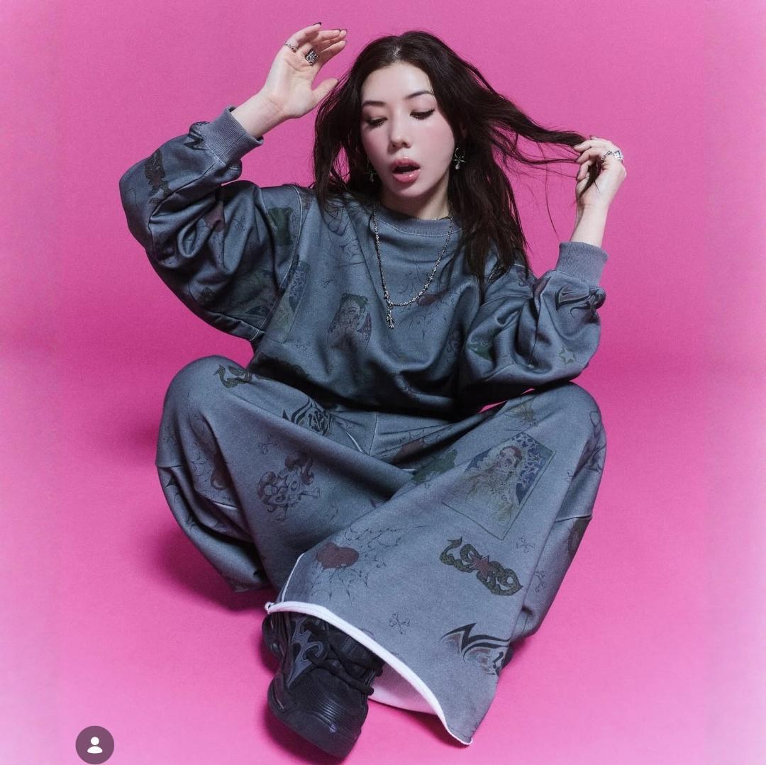 激レア 新品 仲里依紗 Re. アールイードット 手書きスウェット