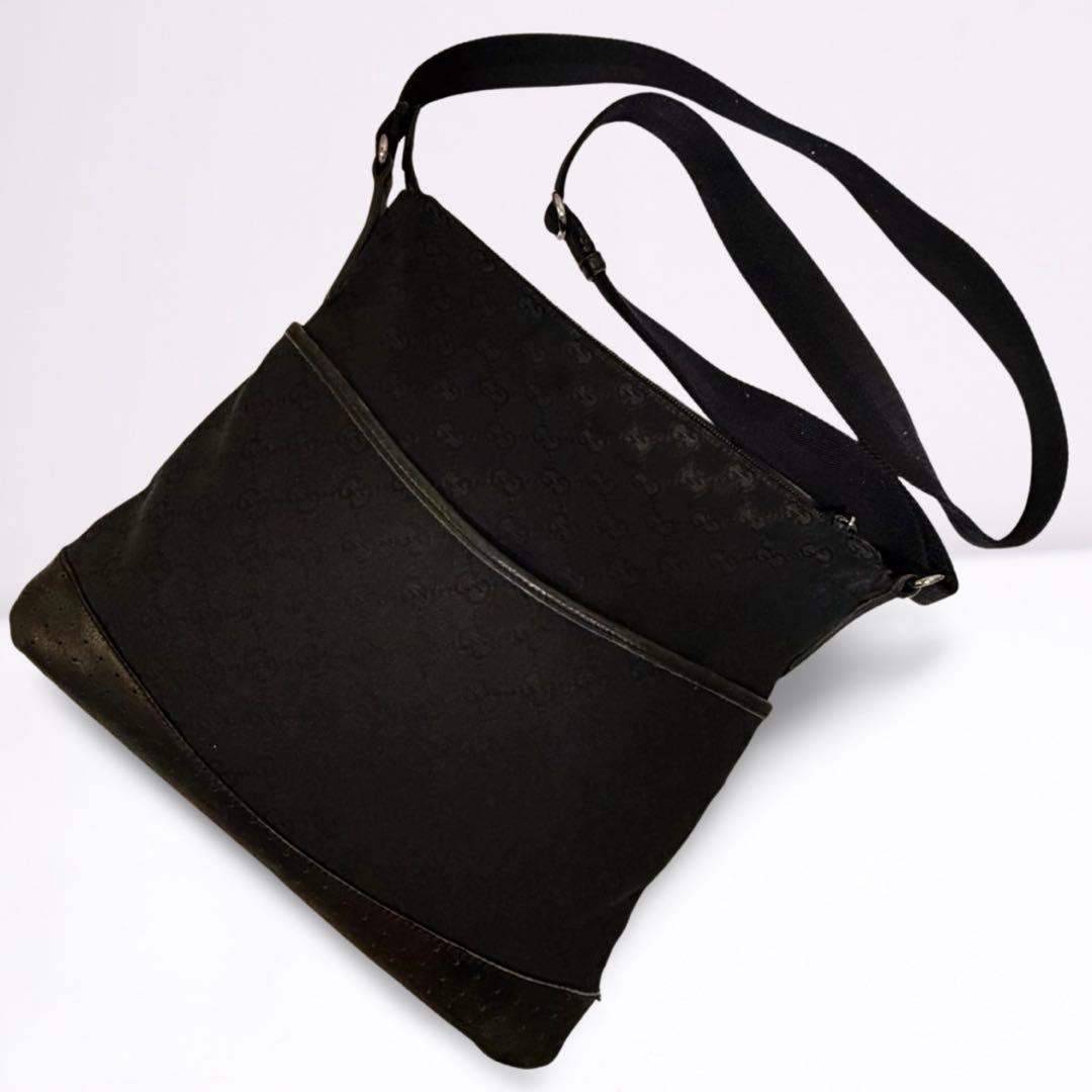 正規品】グッチ GUCCI GGキャンバス メッセンジャーバッグ 黒 男女兼用