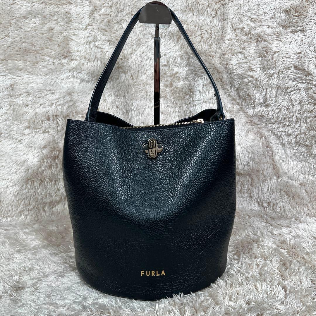 フルラ ダナエ レザー 黒 2way ショルダーバッグ ターンロック - メルカリ