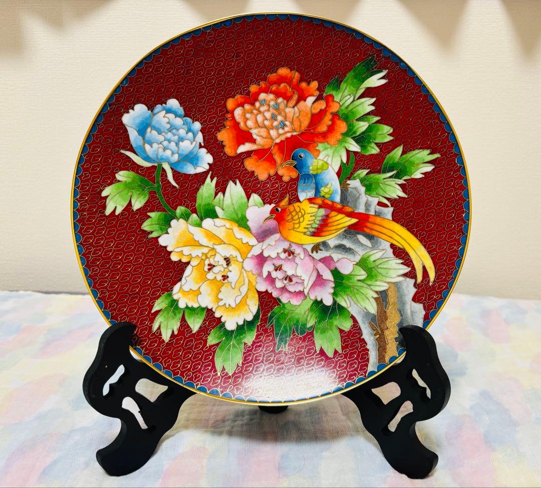 金属装飾の赤い花と鳥の皿 未使用美品】赤い花型、小鳥付き皿 - メルカリ