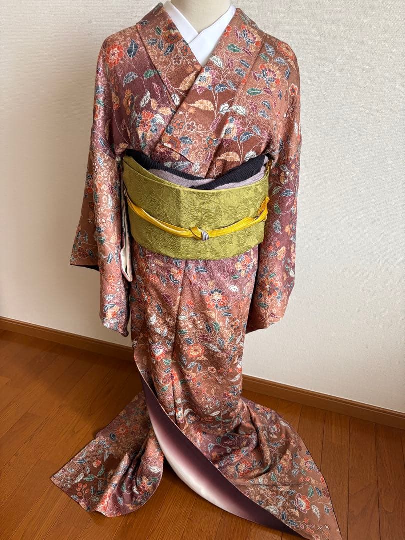 ❤️落ち着いた花文様 正絹縮緬小紋 超美品 新品畳紙付き - メルカリ