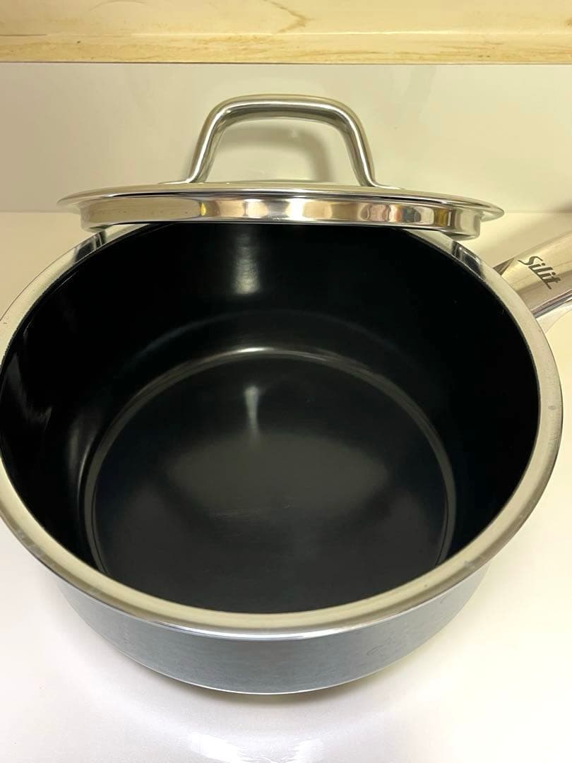 シリット 片手鍋 16cm ブラック シラルガン 蓋あり - メルカリ