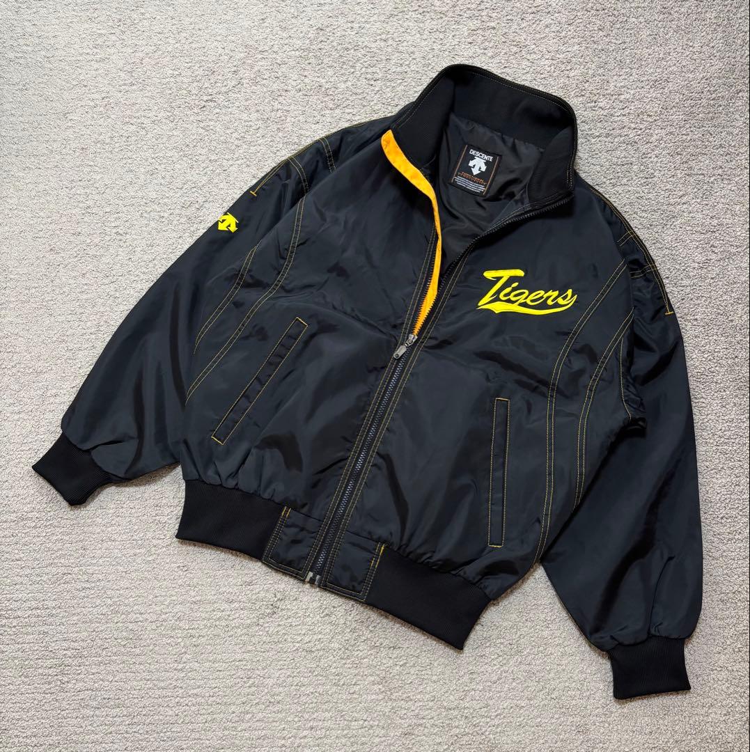 阪神タイガース デサント グランドコート スタジャン - メルカリ