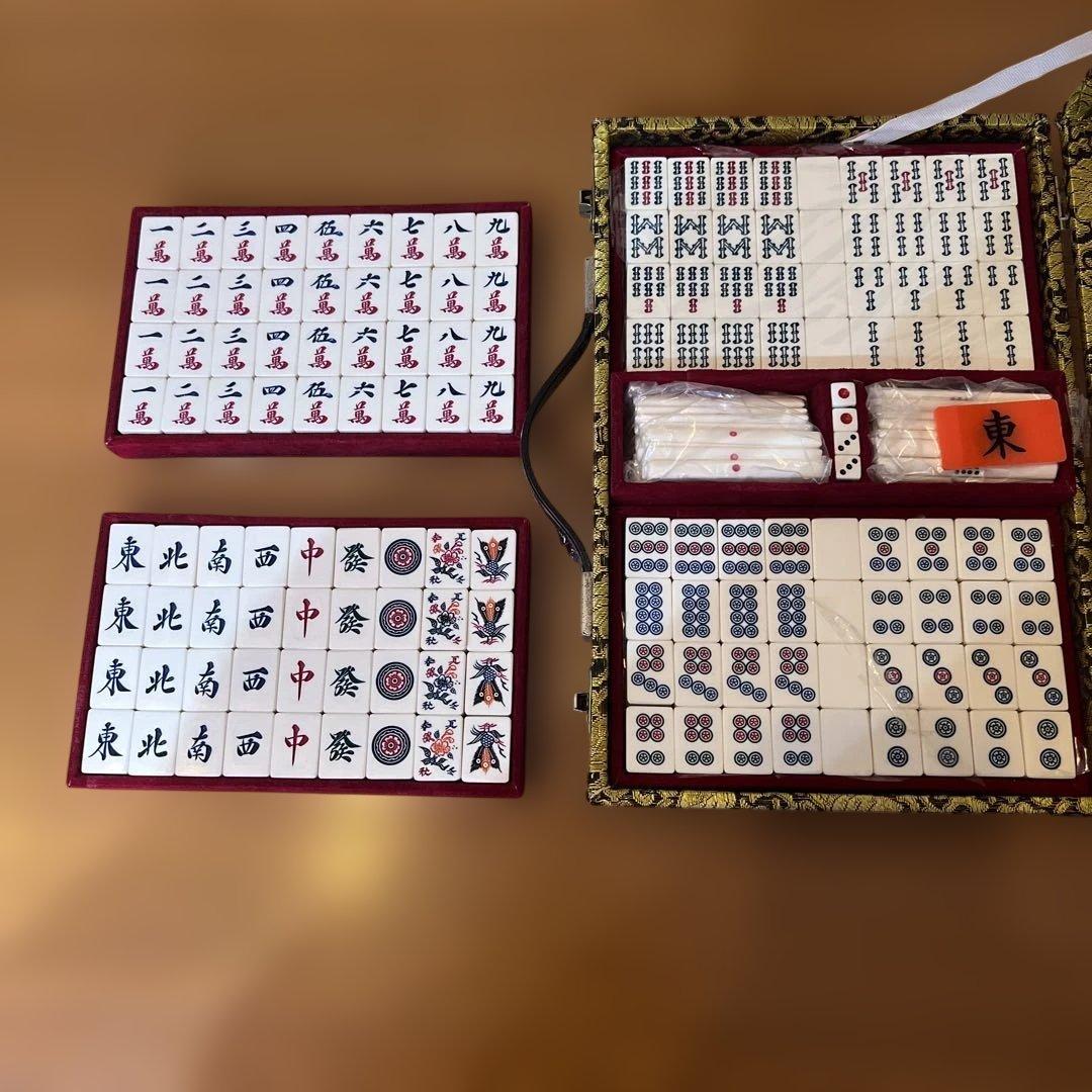 希少レトロ麻雀牌セット 伝統的デザイン 役一覧表付き 麻雀牌セット 伝統デザイン - メルカリ