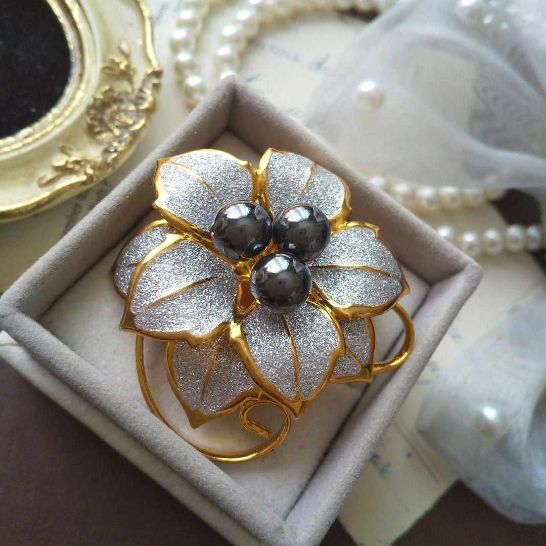 黒真珠 パール フラワーブローチ 花 シルバーラメ ブラックパール 冠婚