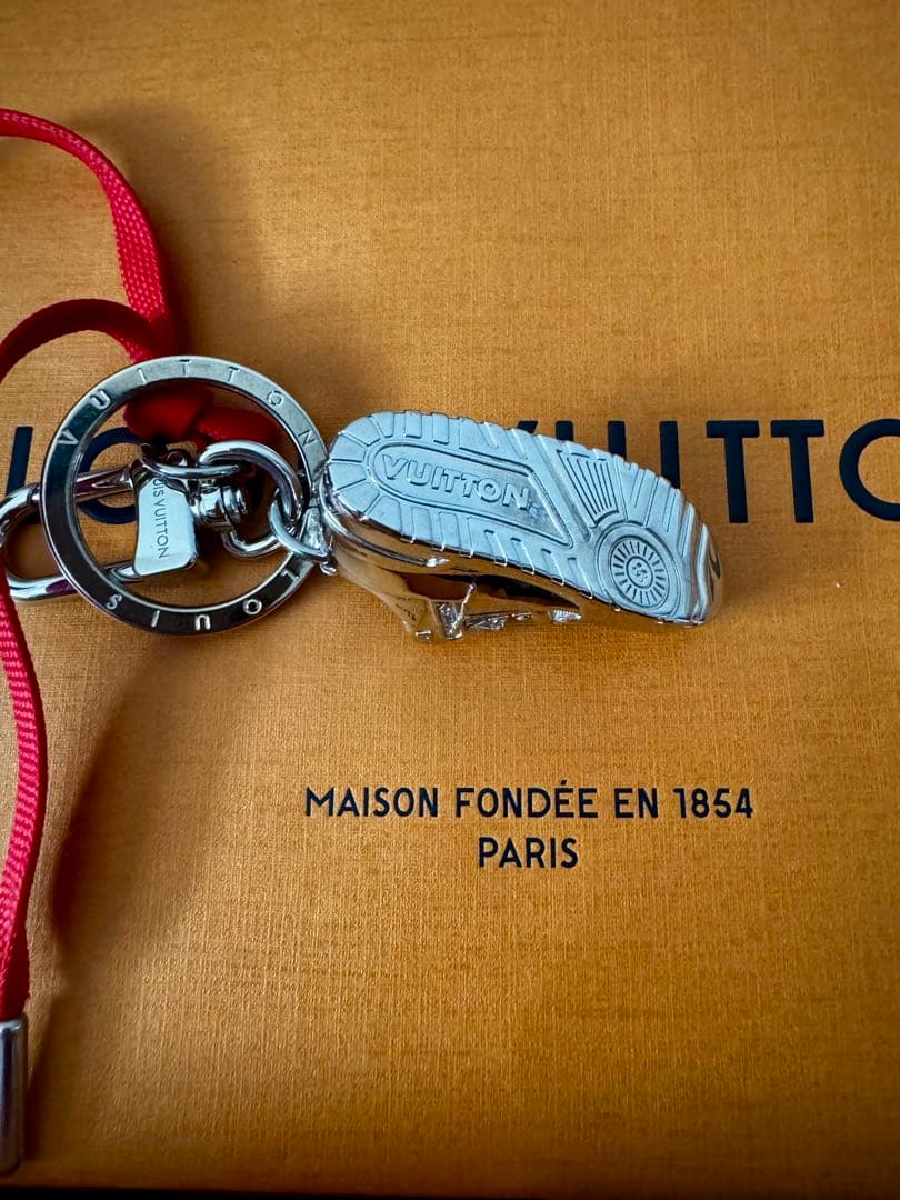 け*け様 正規美品 ルイヴィトンLV トレーナーシルバーメタル