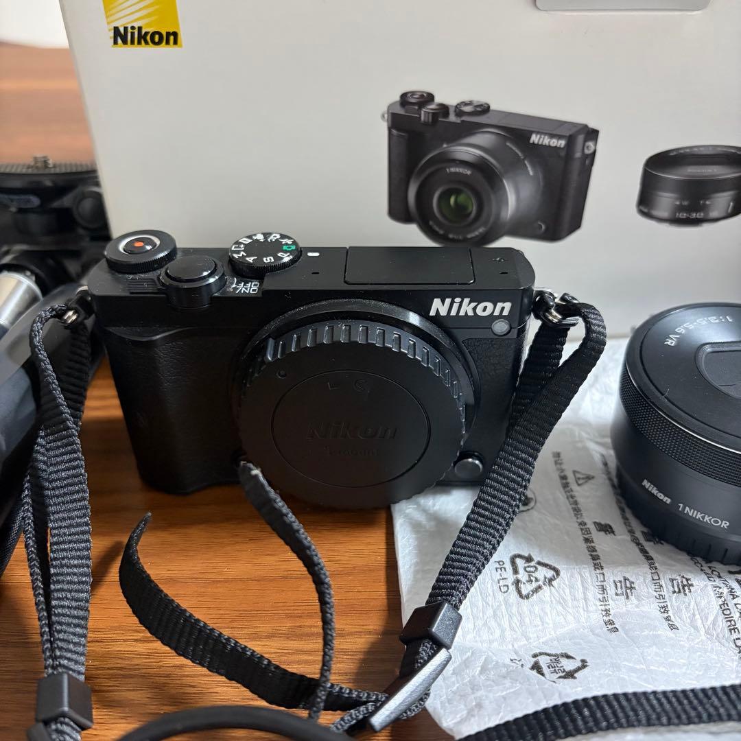 Nikon 1 J5 本体 単焦点レンズ・三脚・カメラケース付き