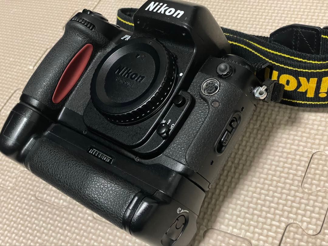NIKON F100 フィルムカメラ バッテリーグリップ、ストラップ