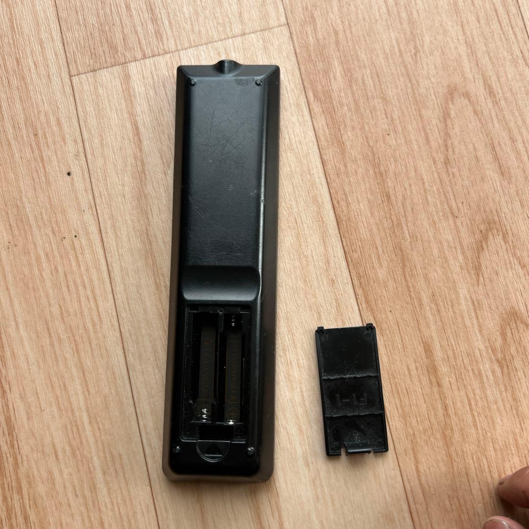 テレビ32型 リモコンあり電池箇所ふた、壊れてます