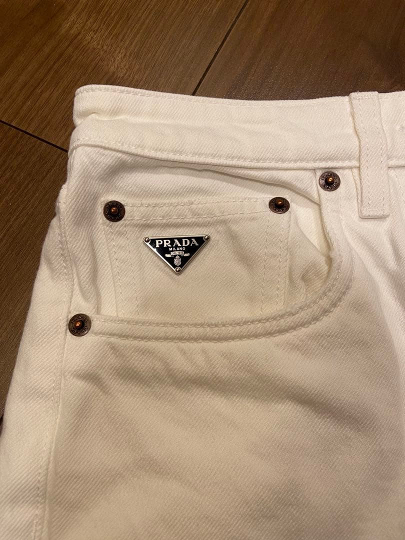 PRADA トライアングルロゴ プラダ アンクル丈 ホワイト デニム