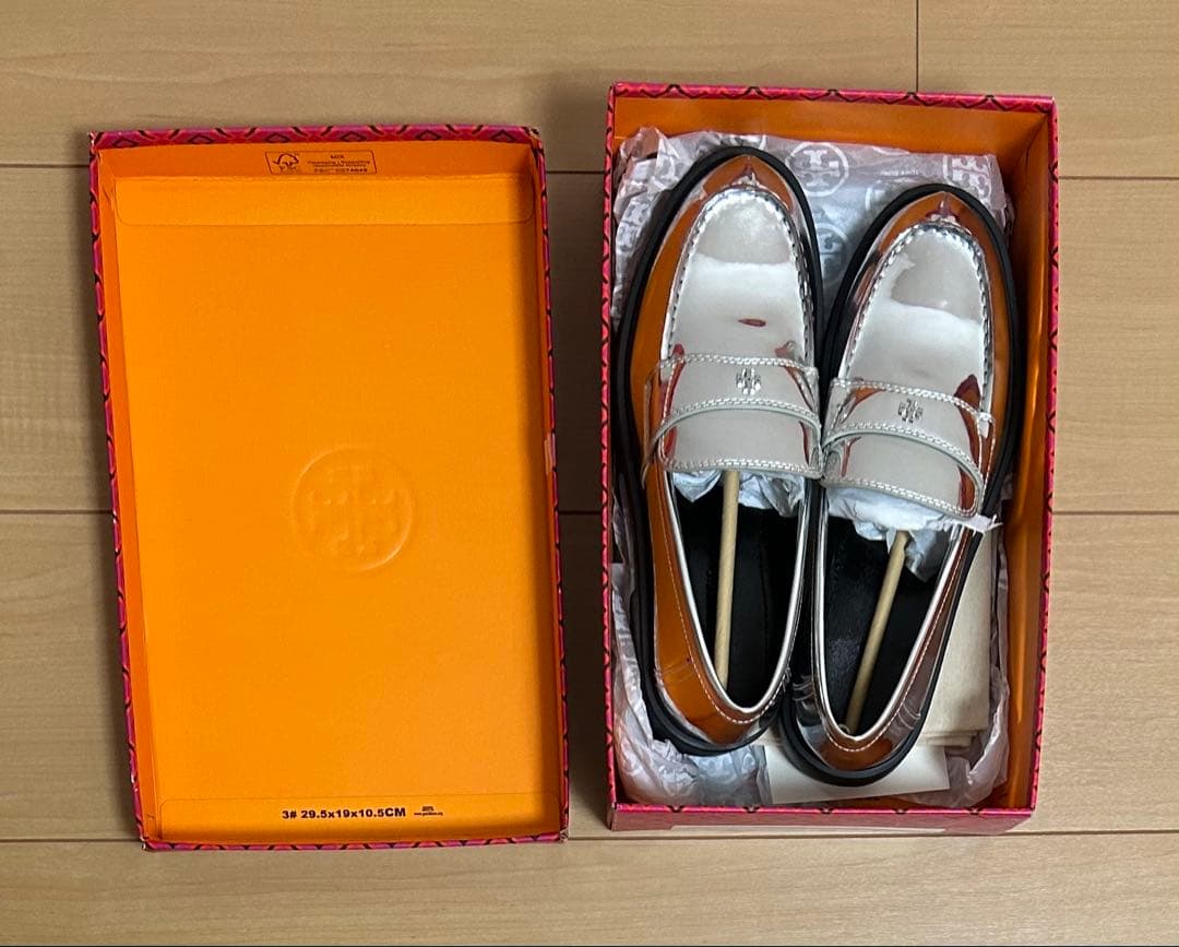 TORY BURCH】シルバー ローファー 厚底 合成皮革 厚底 合成皮革 【TORY