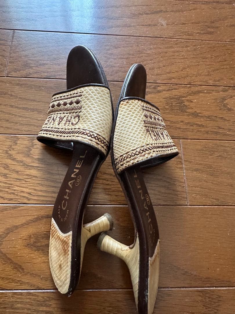CHANEL ベージュ ブラウン ミュール 36の通販はau PAY マーケット