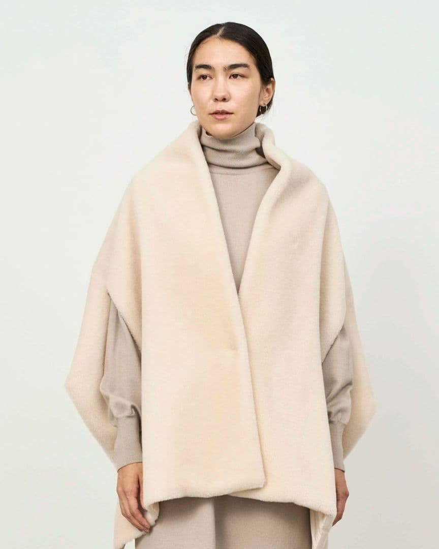 soejuソージュ ポンチョ ウールボアケープ ショール - メルカリ