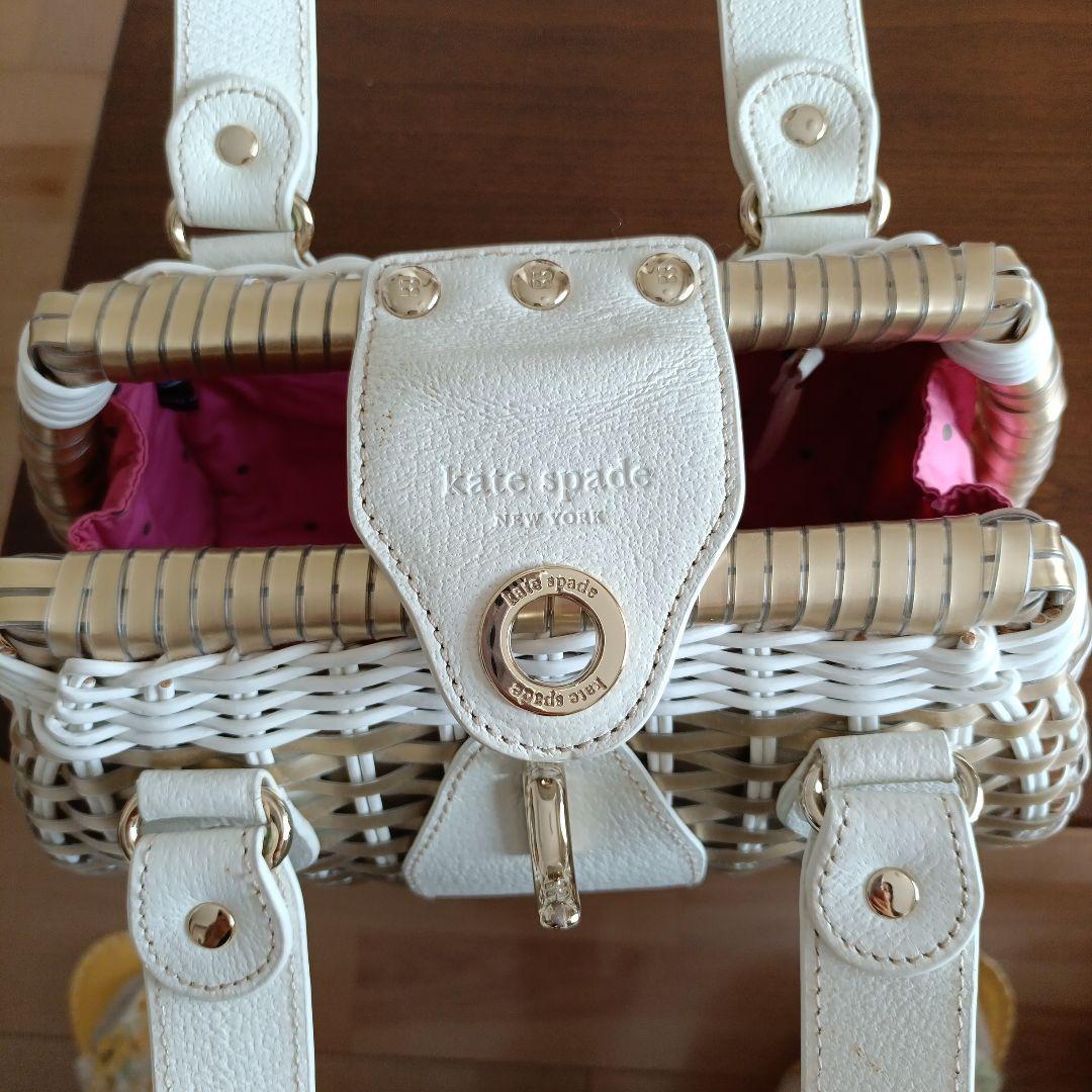 kate spadeホワイトかごバッグ袋ケース付 - メルカリ