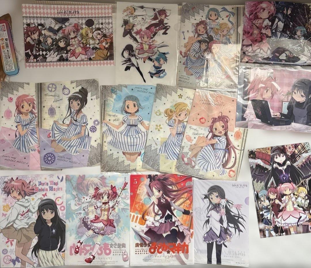 まどか☆マギカグッズ大量 カレンダー、クリアファイル、タペストリー