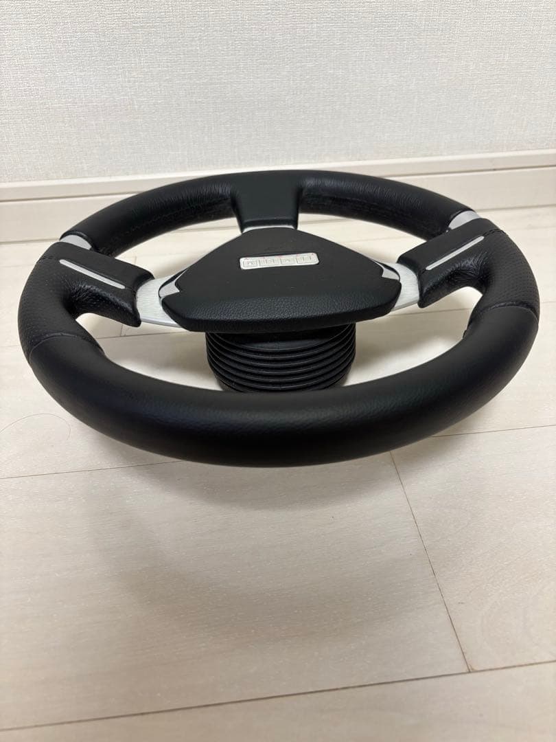 美品　MOMO ミレニアムエボ　32