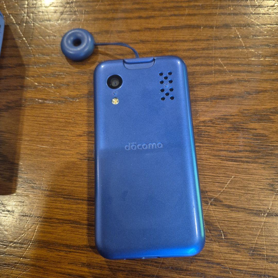 としかず様専用 docomo 青色 キッズ携帯 本体 - メルカリ