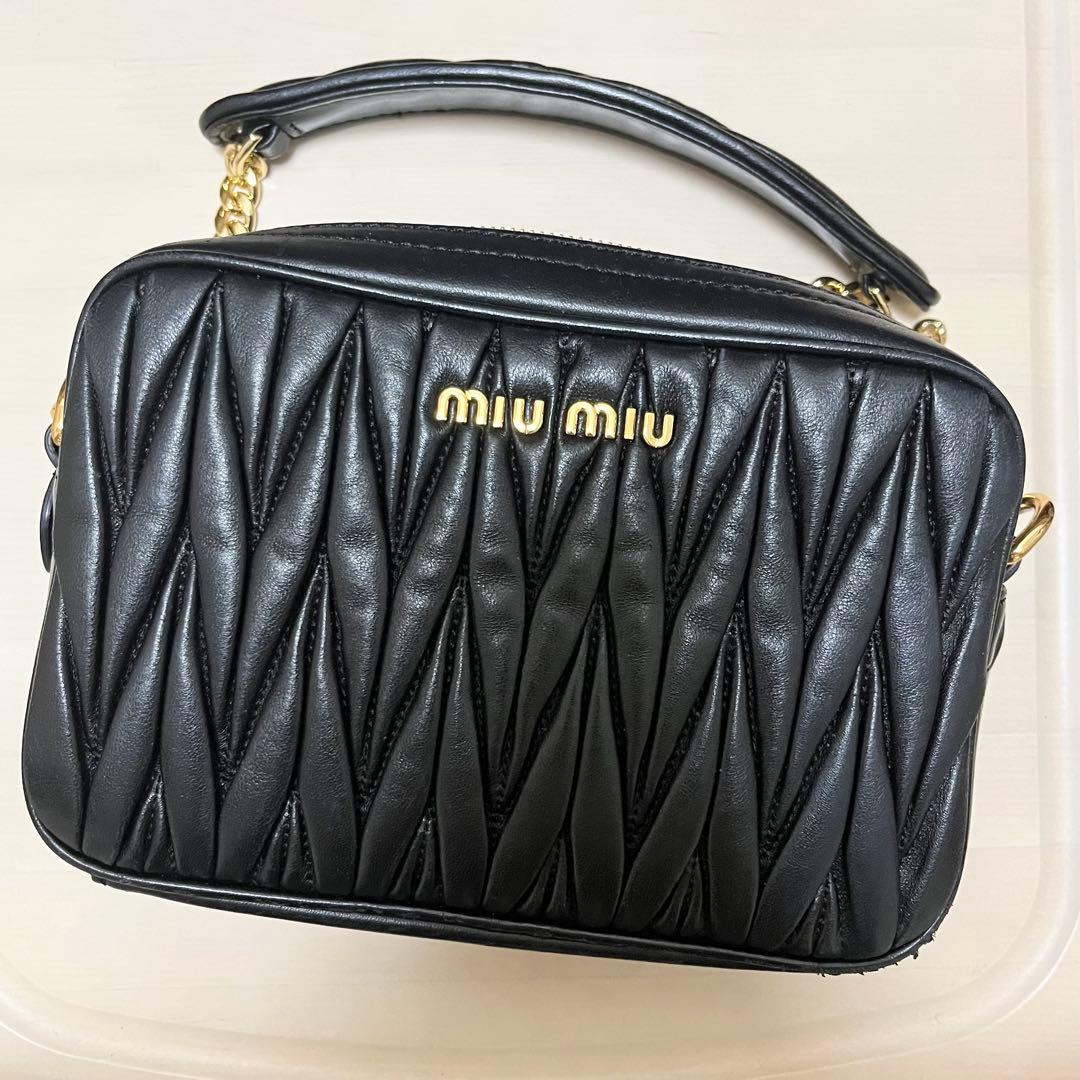 miumiu(ミュウミュウ) ショルダーバッグ マテラッセ 黒 チェーン