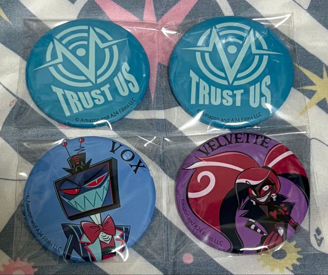 ハズビンホテル マルイ 缶バッジ ヴォックス ヴェルヴェット TRUST US