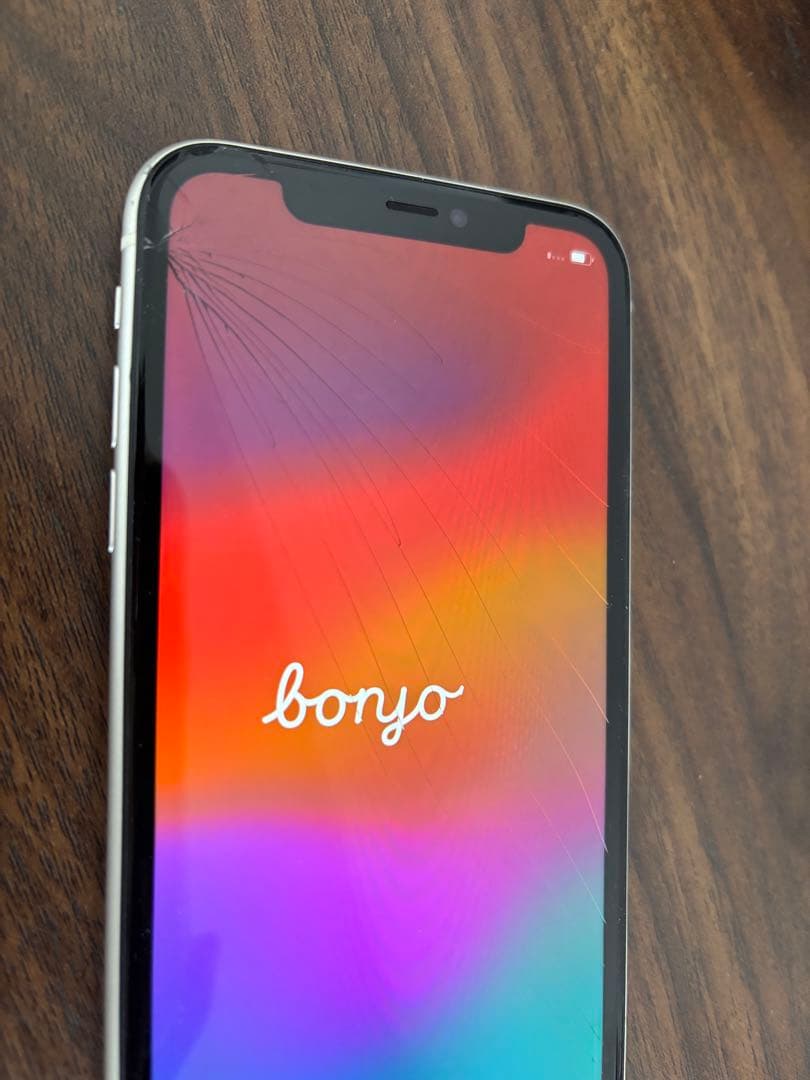 iPhone 11 128GB ホワイト ひび割れあり